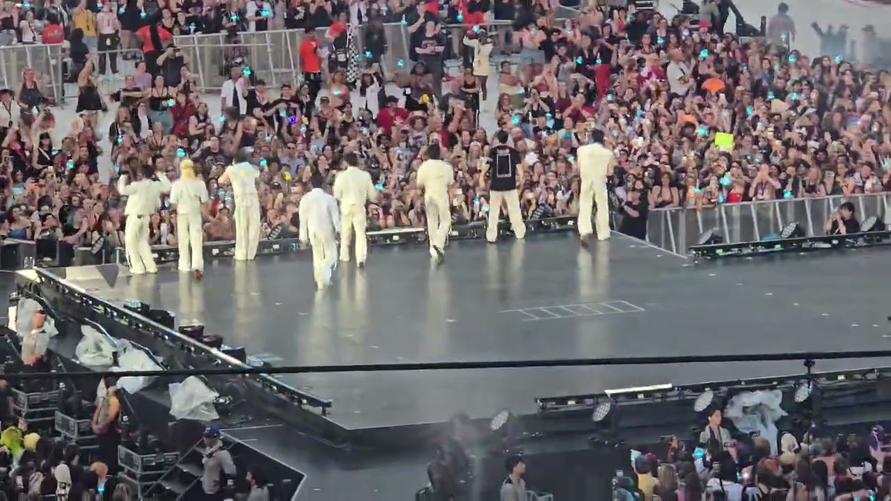 250626 Stray Kids dominATE in Chicago - Walkin on Water