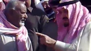 مالك الابل دبيان معيض السبيعي يمازح الأمير مشعل بن عبدالعزيز رحمه الله