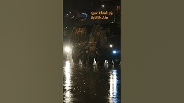 Dàn khí tài quân sự đang tiến về trung tâm Hà Nội trong đêm mưa, sẵn sàng cho đại lễ A80