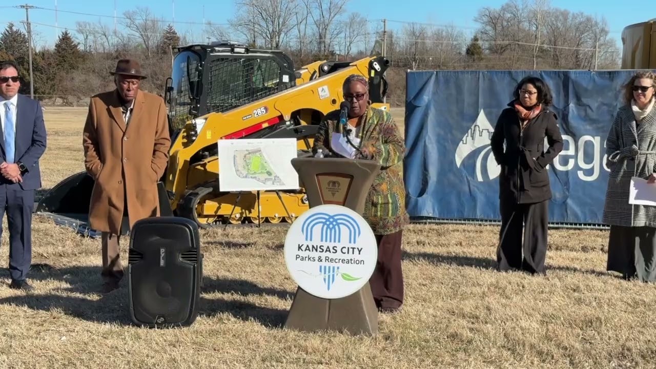 Церемония закладки первого камня в обустройство парка имени Ивонн Старкс Уилсон.