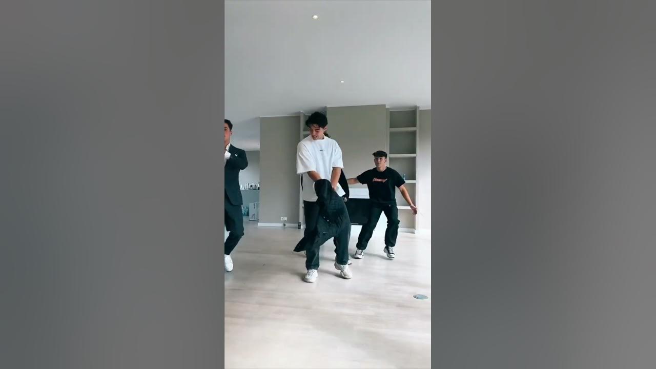GANGNAM STYLE IS BACK🕺