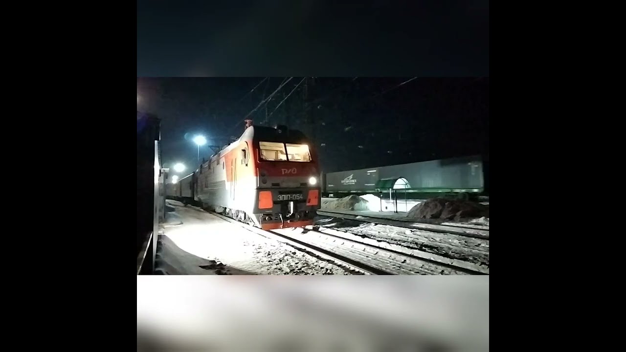 Смена локомотива фирменного поезда № 2 по станции Мариинск