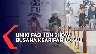 Unik! Fashion Show dengan Kearifan Lokal, Justru Kenakan Pakaian Khas Warga Pesisir Sungai di Kalsel