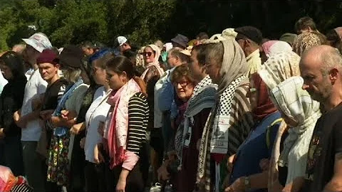 Wellington marks week after massacre with two-minute silence