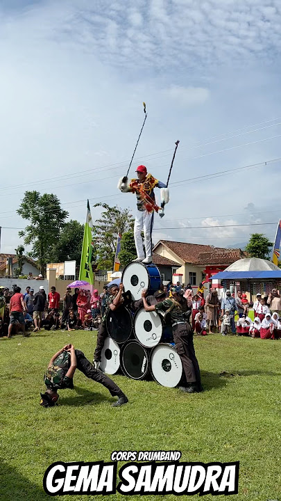 Skill Mayor memainkan 2 tongkat