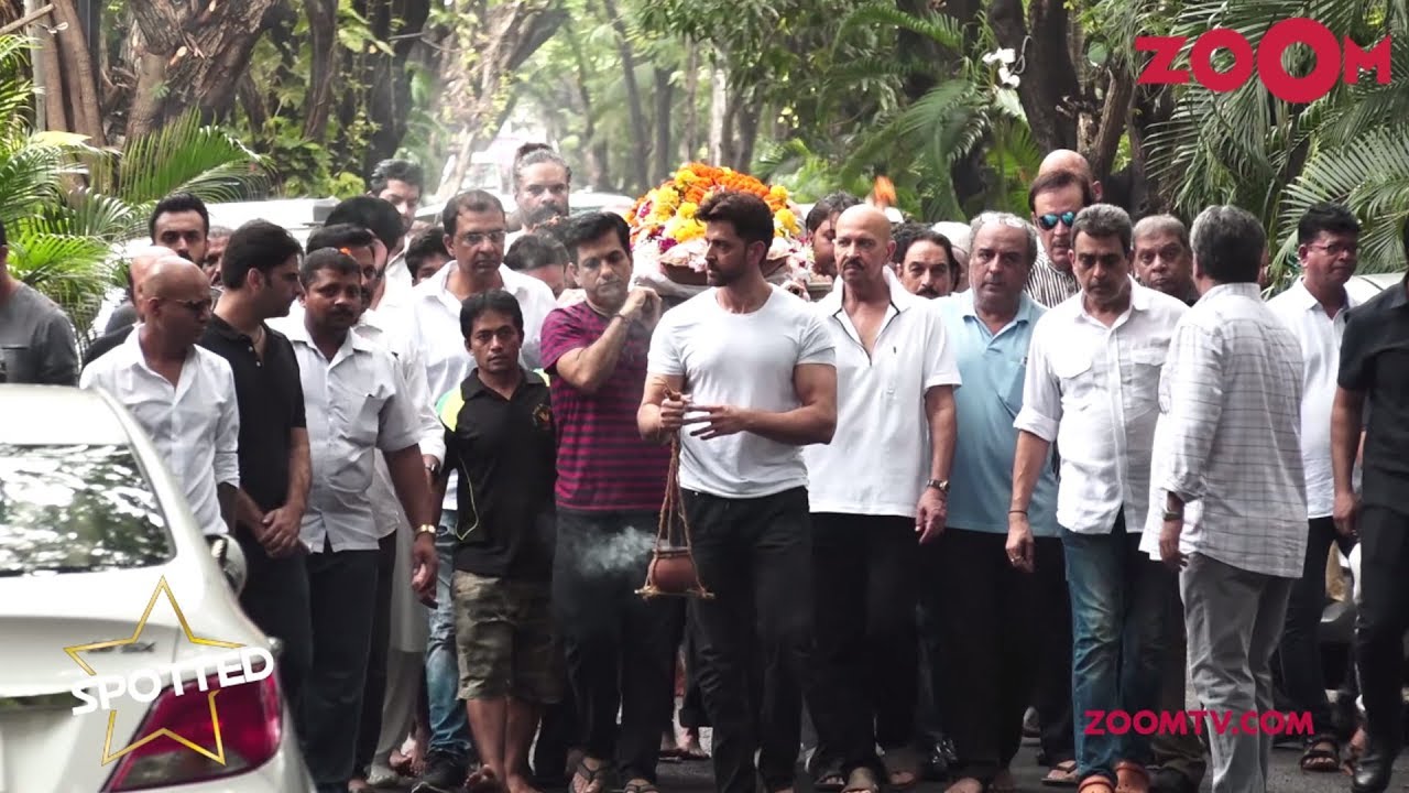 Hrithik Roshan at his grandfather J Om Prakash's funeral