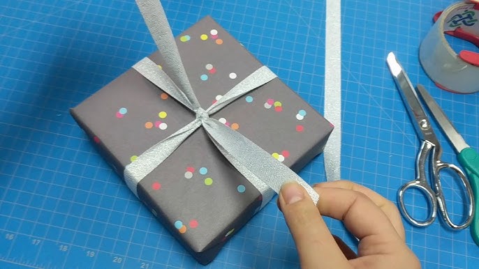 Giftology Video: How to Make a Bow out of Ribbon