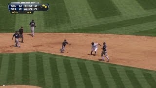MIL@SEA: Gennett tags out Blanco to escape a jam