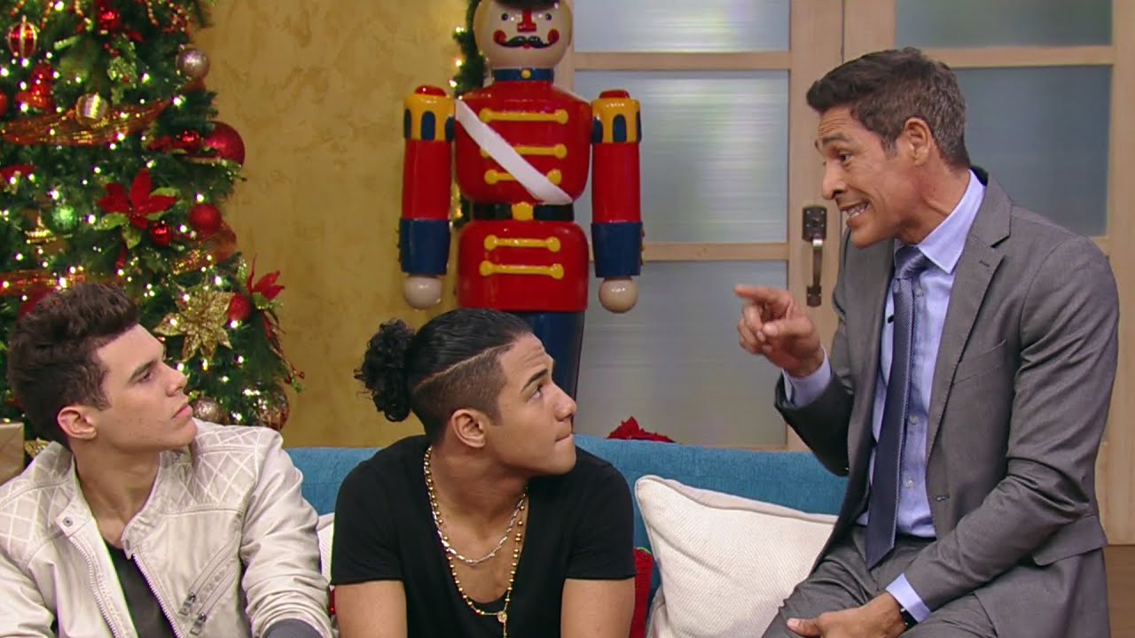 La nueva banda, CNCO, recibió consejos de Johnny y Francisca