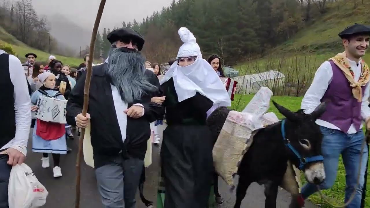 OLENTZERO ETA MARI DOMINGI ESKOLAN