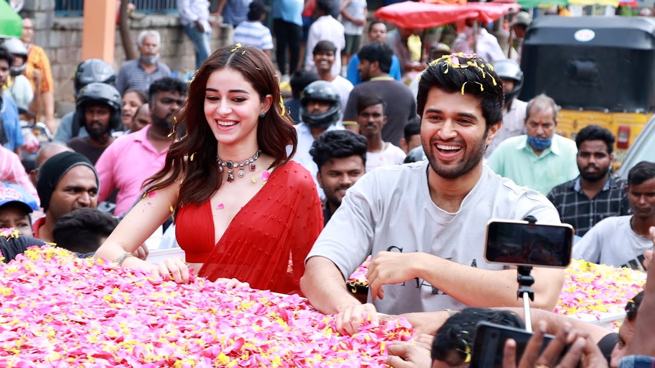 Vijay Deverakonda and Ananya Pandey Superb Entry @ Liger Trailer Launch | TFPC