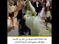 والد الفنانة الفلسطينية رلي عازر من الناصرة يزفها إلى عريسها على كرسيه المتحرك