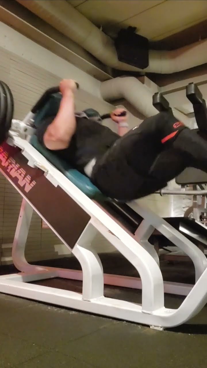 Hack squat - YouTube