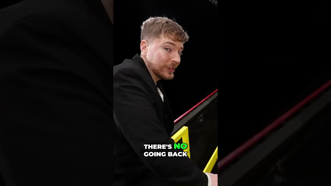 Crazy Stunt: Terrifying Highline Walk with No Safety Net 