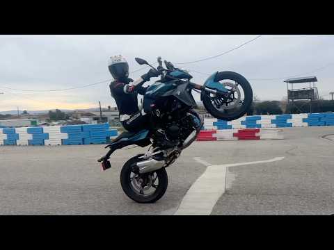Sylvia Supermotos The BMW F900r!