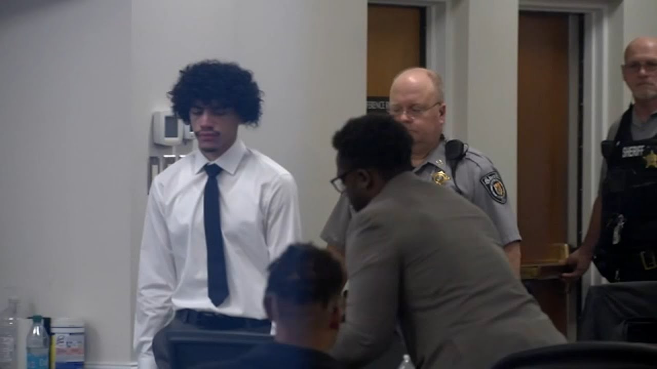 Family emergency prompts recess in brisk-moving Issiah Ross trial