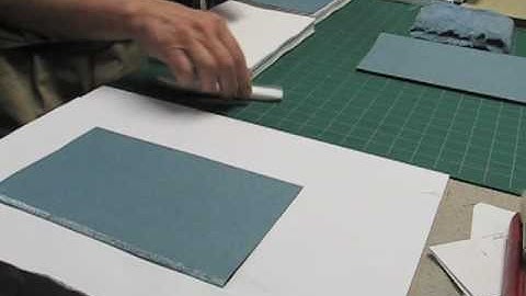 종이 끝부분에 팁을 얹다