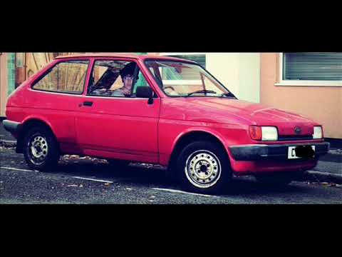 Young girl  cranking her Mk2 Ford Fiesta - Cranking / Pedal Pumping