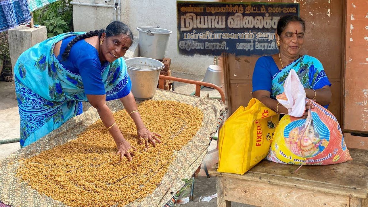 ரேஷன் கடையில கோதுமையை வாங்கி அதை எப்படி மாவு அரைக்கிறதுனு பார்க்கலாம் வாங்க @AmmaKaiPakkuvam