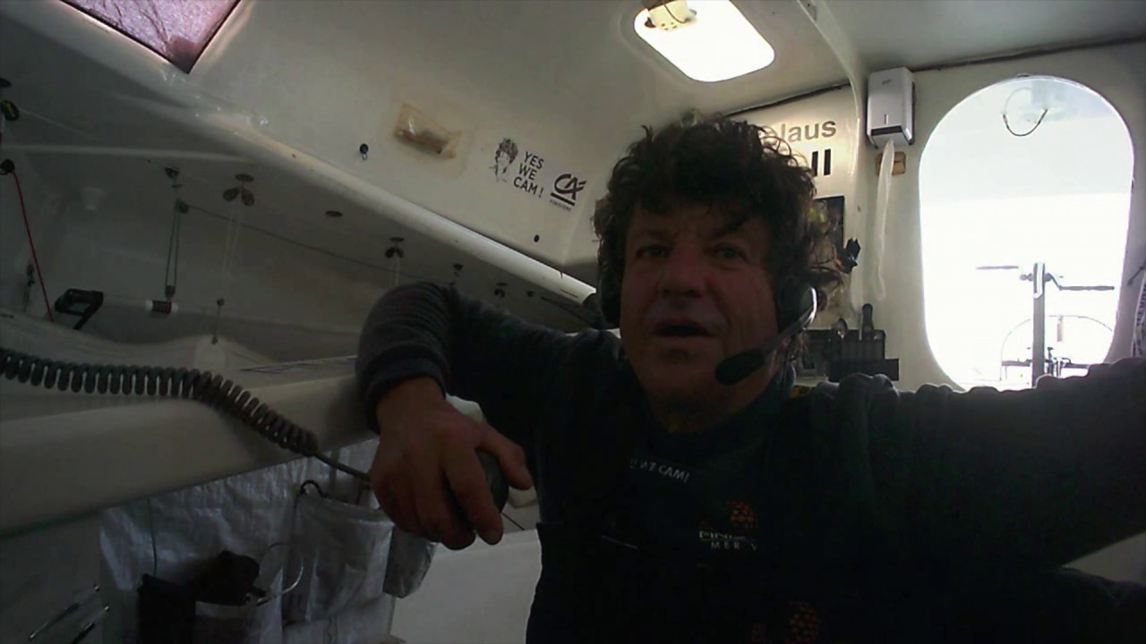J44 : Jean Le Cam croise la route d'un cargo en plein Pacifique / Vendée Globe