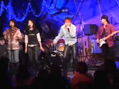 スニーカーブルース／ダイナマイトポップス（紅白歌合戦 2011）