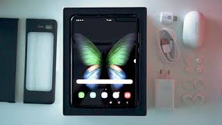 Unboxing the Samsung Galaxy Fold - YouTube