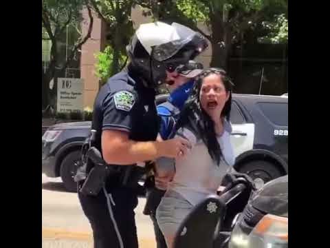 женщина полицейский лесби. стивен мейзел state of emergency. девушка полицейский арестовывает. обыск в аэропорту. полицейский обыскивает девушку.