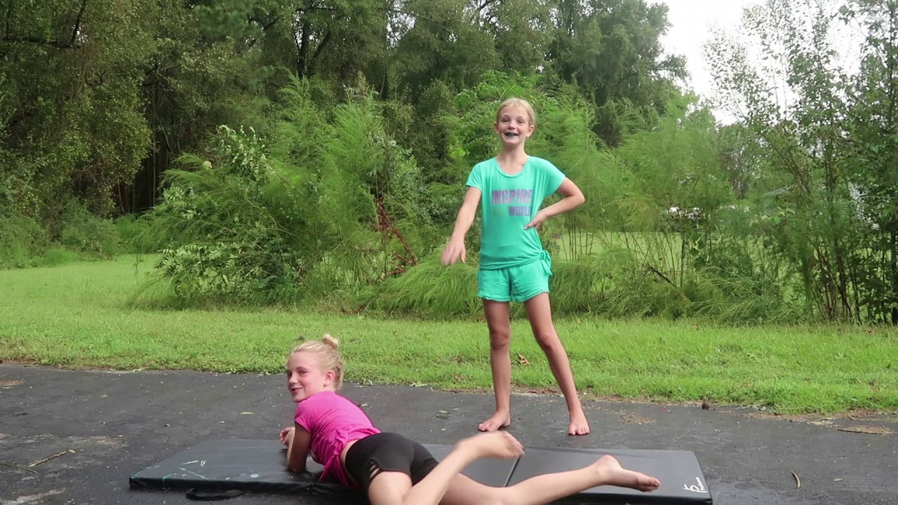 Teaching my sister my contortionist moves - YouTube