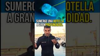 BOTELLA APLASTADA por el OCÉANO! Botella vs agua #botelladeplastico #oceano #mar #física