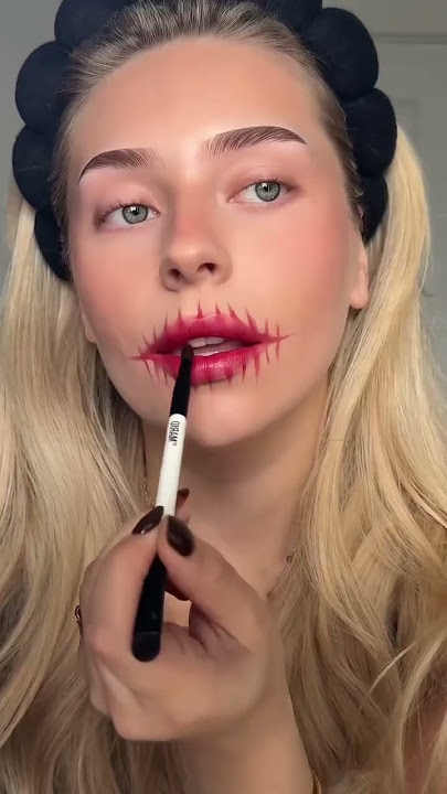 Here’s your last-minute Halloween hack 🎃❤️‍🔥 Credit: @lenkalul #makeup #halloweenmakeup #halloween