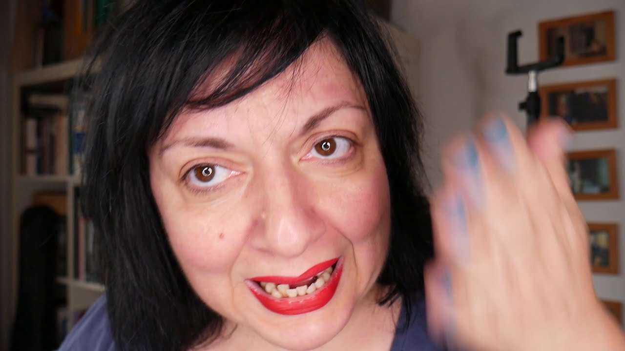 Video 71. Η γκομενάρα και η μποθρόνα. Εσύ τί είσαι? | Sofia Moutidou