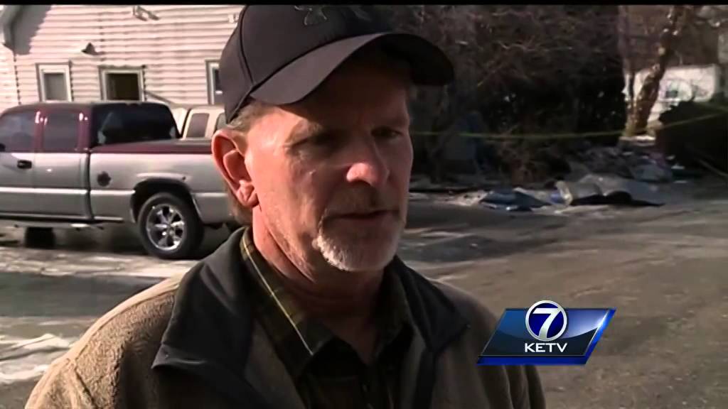 Family displaced after Bellevue house fire - YouTube