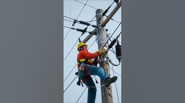 ⚡Lineman Falls After Electric Shock! Caught LIVE 😱 #shorts #electricity #viralvideo