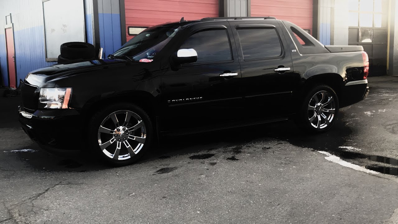 Lowered Chevy Avalanche