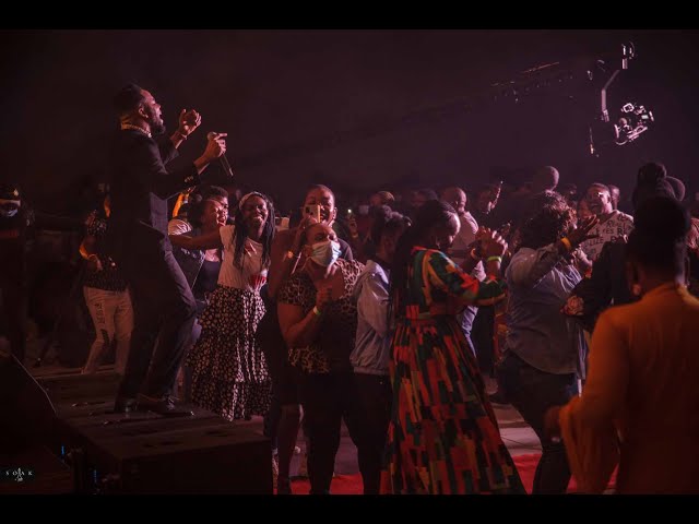 GOSPEL SILINDA - KHANIMAMBO Feat. THEMBA NYATHI class=