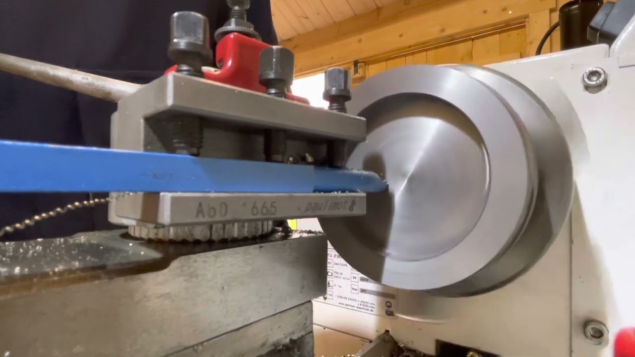 Fließspäne beim Innendrehen von Stahl