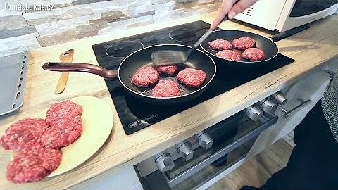 Jak připravit domácí šťavnaté burgery?