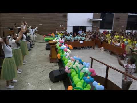 Louvor com todos os conjuntos.