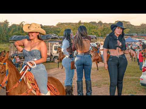 Stunning Ladies Riding Horses in COLOMBIA 🐴 No Body Will Believe This 😍