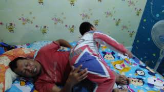 Ajarane bapak ki.... kentut sembarangan. 🤣🤣🤣
