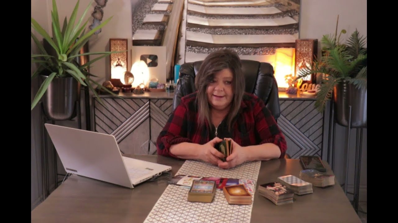 SAGITTARIUS AN EMOTIONAL MESSAGE COMING IN! YOUR EX WANTS YOU BACK! SOMEONE COULD BE PASSING.