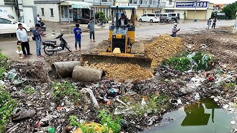 Amazing New Actions!! Landfill and Delete Garbage Dump Using Skills Dozer D31P and 5Ton Dump Trucks