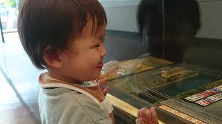 🍒Yuki kun excited about the train miniature 👶 ♥ 🚃電車のミニチュアに興奮するゆきくん👶♥🚃 by 【Cute Japanese Baby Vlog(*'▽')】可愛い日本の赤ちゃんのVlog 910 views 9 days ago 1 minute, 29 seconds