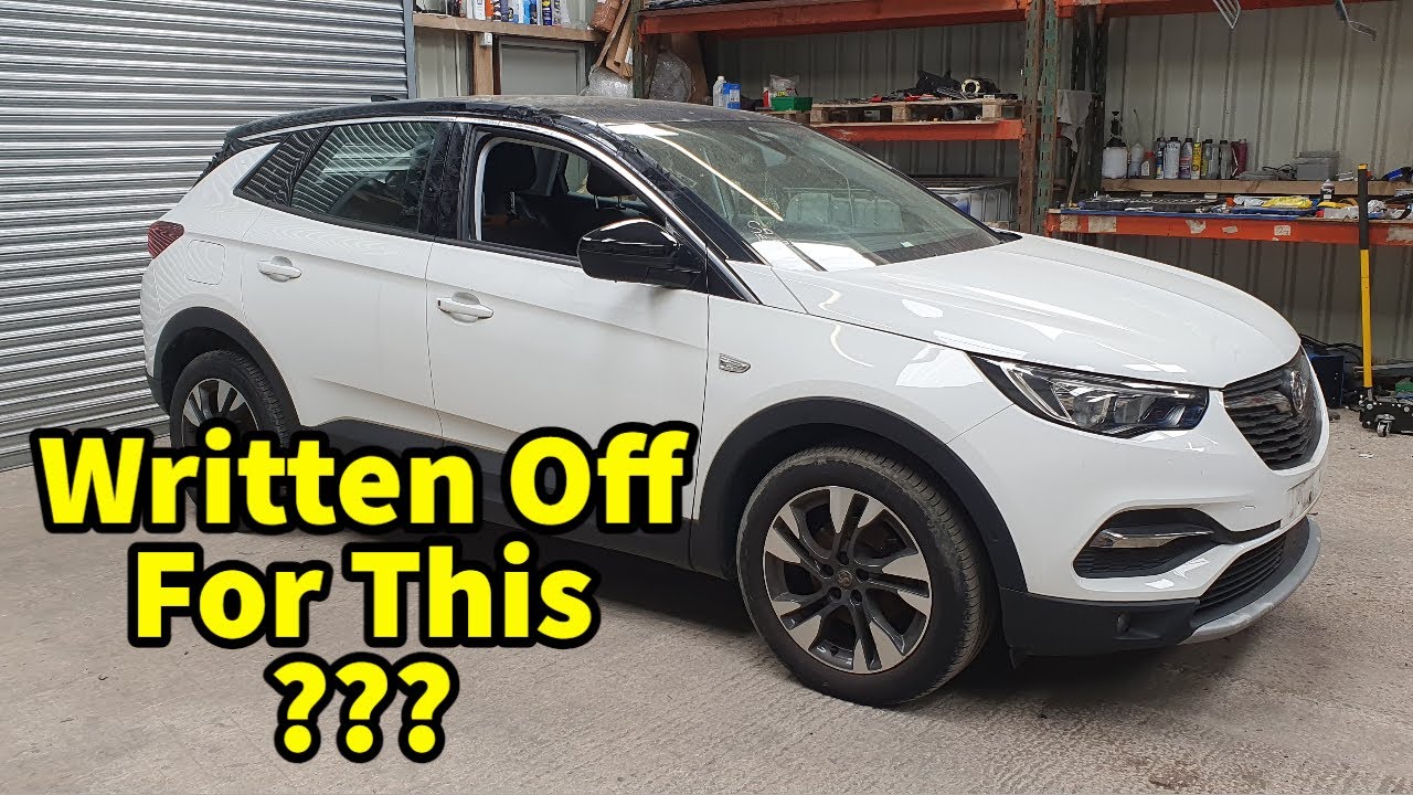 You Wont Believe What Little Damage This Car Was Written Off For ......
