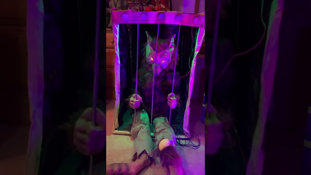 Spirit Halloween 2010 Caged Beast Animatronic | DEMO