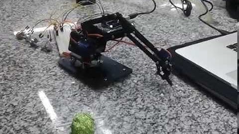 Braço Mecânico controlado por Arduíno