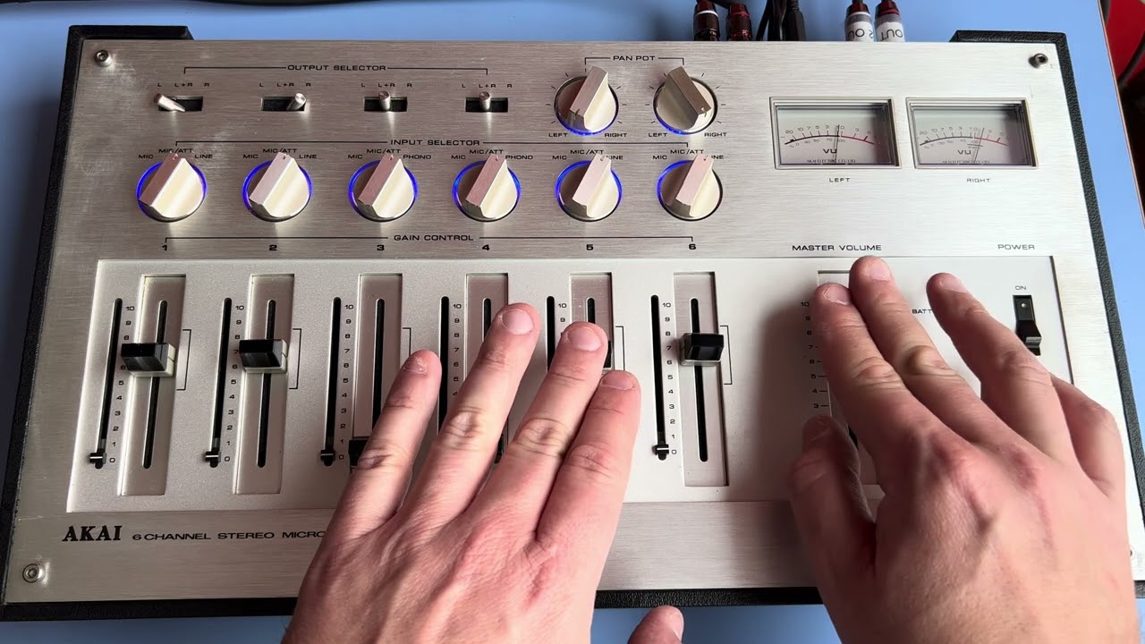 MIXER AKAI MM-62 - YouTube