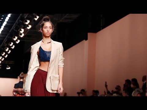 Video: Louis Vuitton: die Geschichte der Modenschau Frühjahr/Sommer 2019