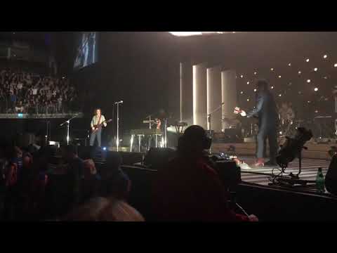 Arctic Monkeys - Extended Outro Five Out Of Five (O2 Arena / London)