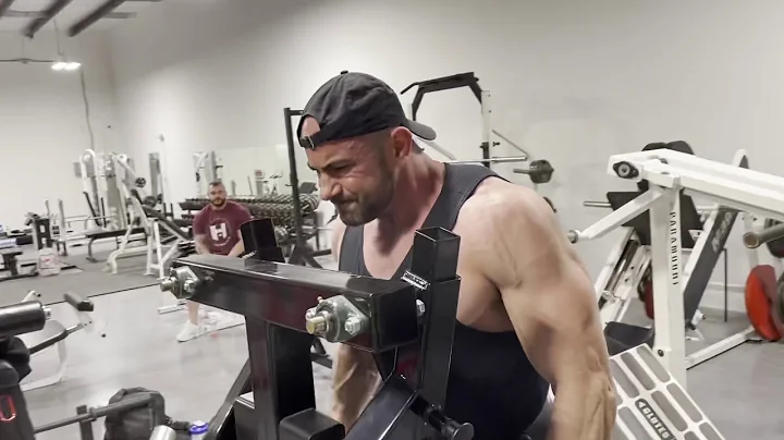 Big Shoulder Day at a new gym with IFBB Pro Dan St...